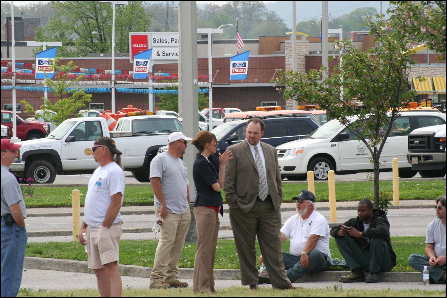 Town of Vinton Tow Manager - Chris Lawrence observing the events.